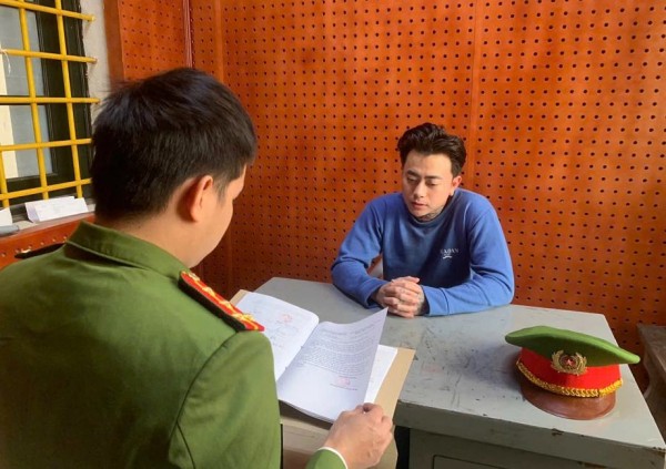 Nam “birthday” tại cơ quan Công an. Nam “birthday” tại cơ quan Công an.