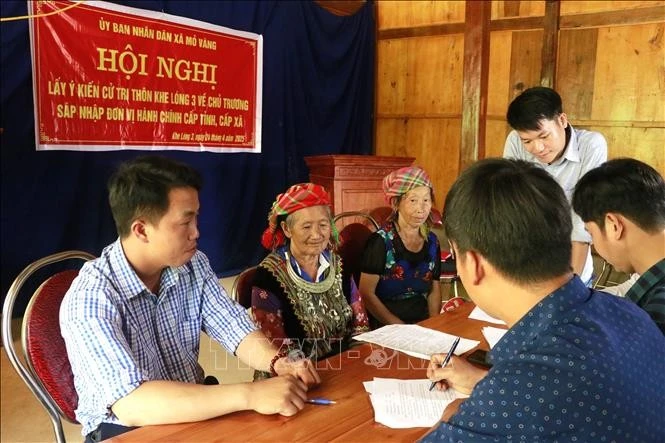 100% nhân dân thôn Khe Lóng 3, xã Mỏ Vàng, huyện Văn Yên đồng tình, ủng hộ Đề án sắp xếp đơn vị hành chính cấp tỉnh giữa Yên Bái và Lào Cai và Đề án sắp xếp đơn vị hành chính cấp xã trên địa bàn.