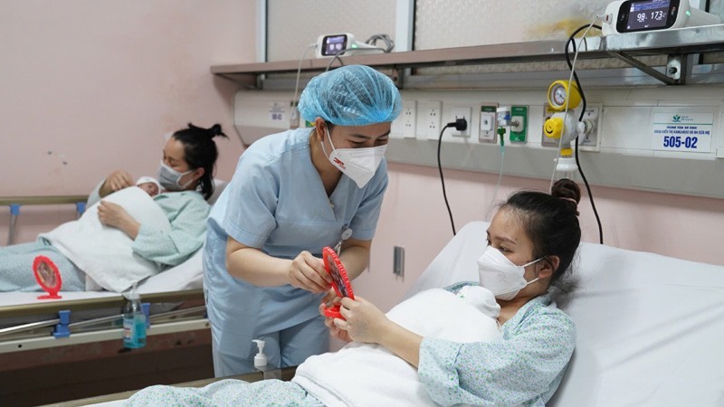 Chăm sóc trẻ sinh non tại Bệnh viện Nhi Trung ương. sn-1111-8308.jpg