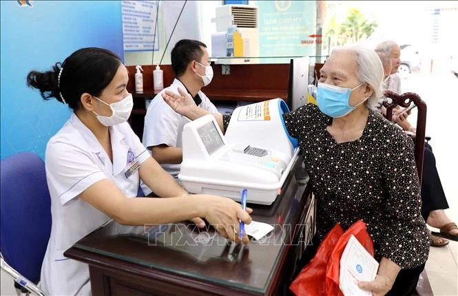 Khám - chữa bệnh BHYT cho người dân. Ảnh: TTXVN