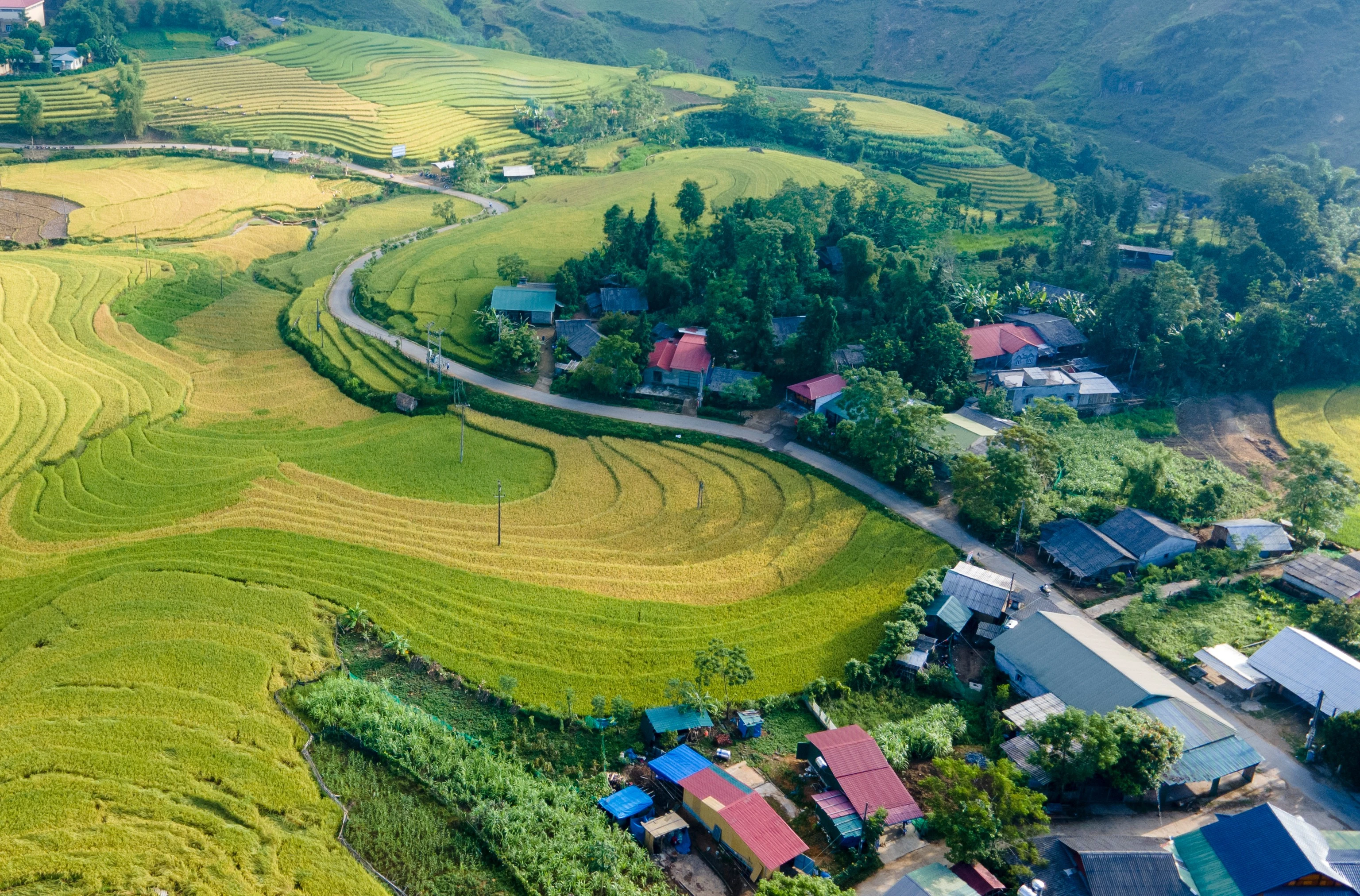 Diện mạo nông thôn mới vùng cao ngày càng khởi sắc.