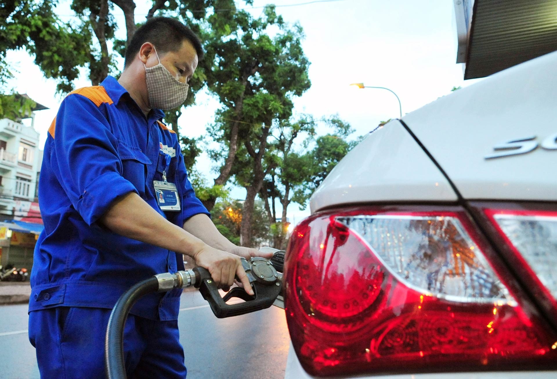 Gasoline prices are rising again. gia-xang-dau-1-85315.jpg