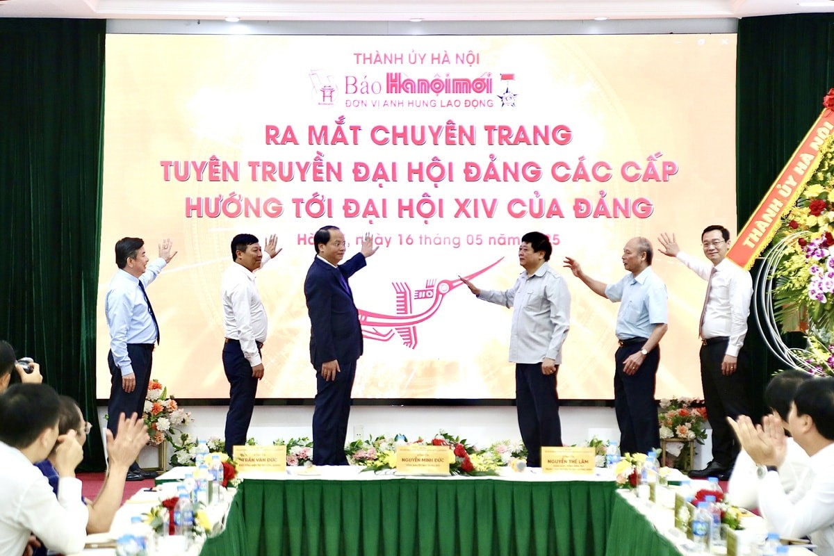 Lễ ra mắt Chuyên trang đặc biệt tuyên truyền về “Đại hội Đảng các cấp hướng tới Đại hội XIV của Đảng”. Ảnh: Báo Hànộimới chuyentrangdhd.jpg