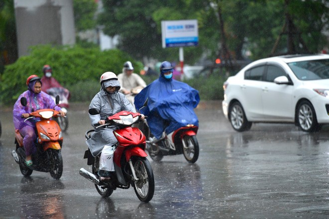 In den nördlichen und zentralen Regionen kommt es vereinzelt zu Schauern und Gewittern. Miền Bắc và Trung bộ có mưa rào và dông rải rác.