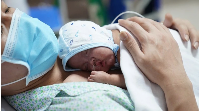 Chăm sóc trẻ sinh non, nhẹ cân tại Bệnh viện Nhi Trung ương.