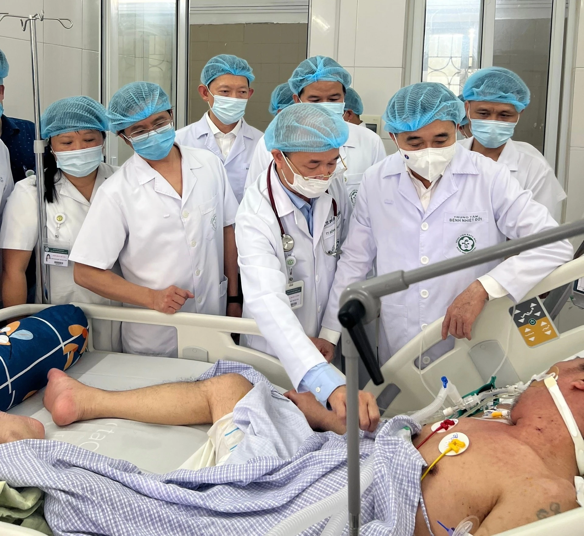 Điều trị bệnh sởi ở người lớn tại Viện Y học nhiệt đới (Bệnh viện Bạch Mai). Ảnh: Lê Hảo