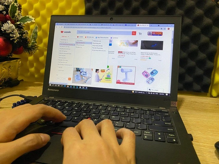 Sàn thương mại điện tử sẽ khấu trừ, nộp thuế thay người bán hàng online từ ngày 1/7.