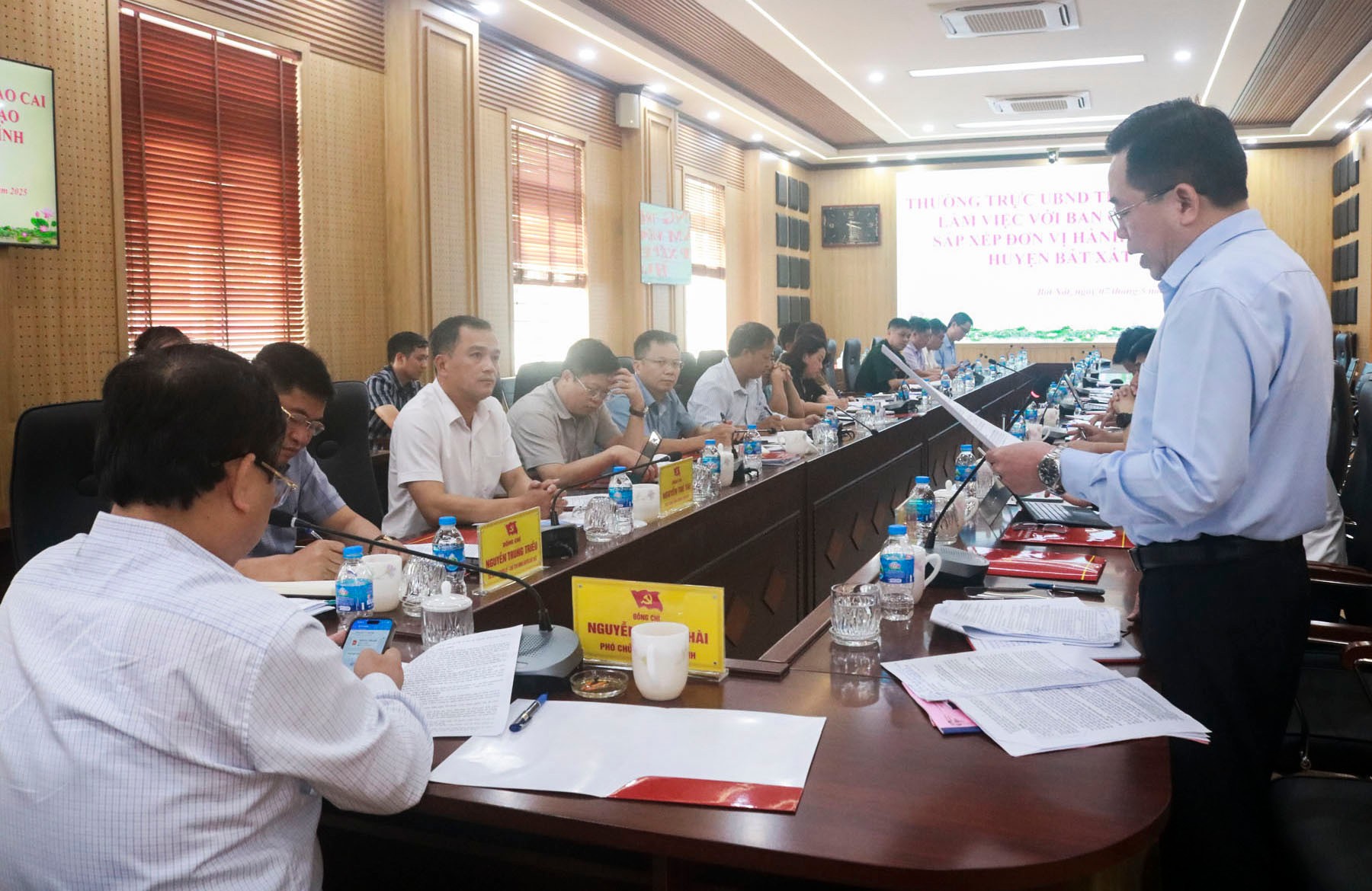 quang-canh-buoi-lam-viec.jpg