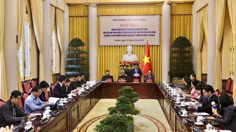 Quang cảnh buổi họp báo.