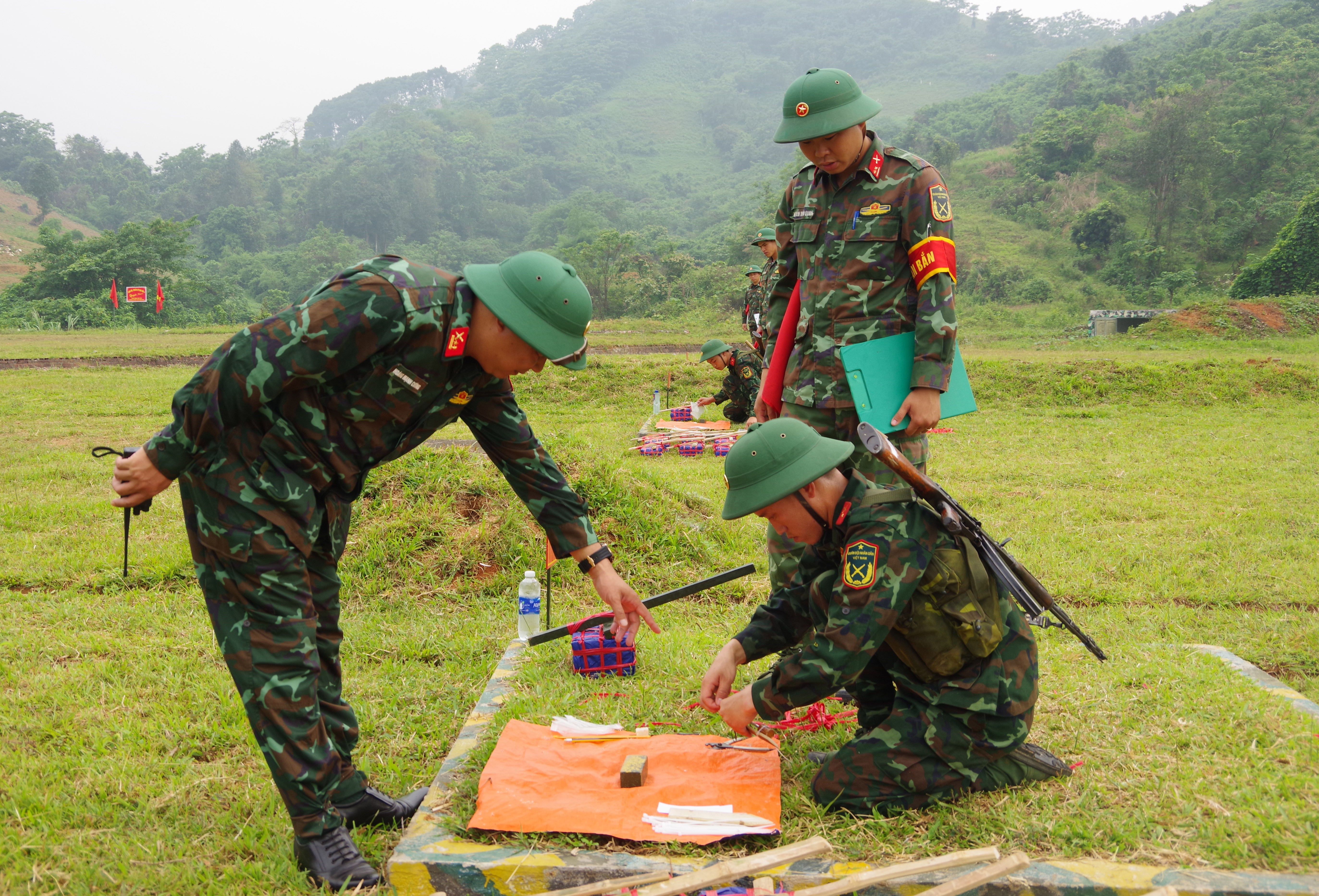 Thực hành gói buộc lượng nổ. cu4.jpg