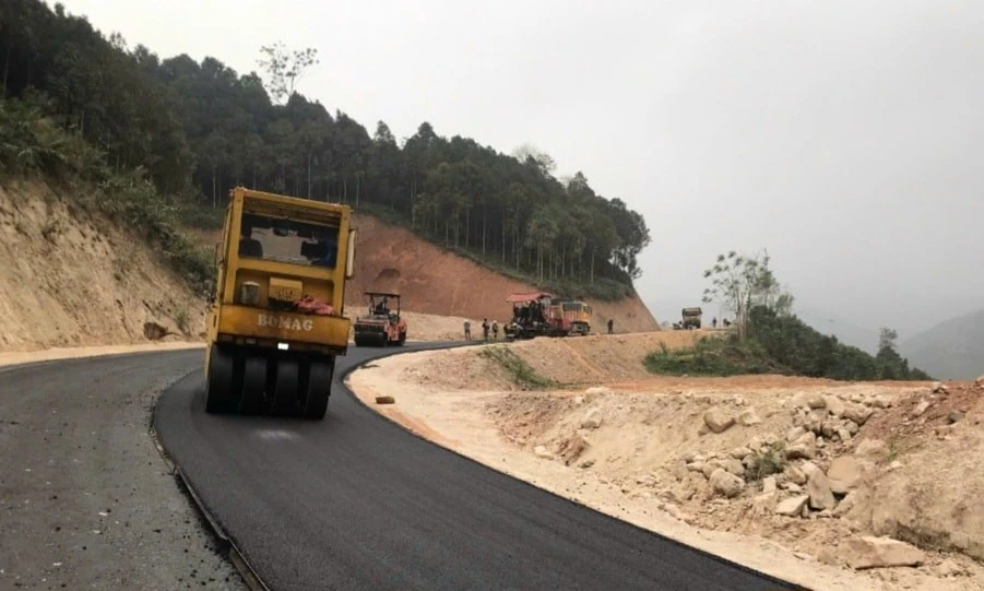 Một đoạn dự án đường nối QL32 với đường cao tốc Nội Bài - Lào Cai. Ảnh: Tuấn Trung.