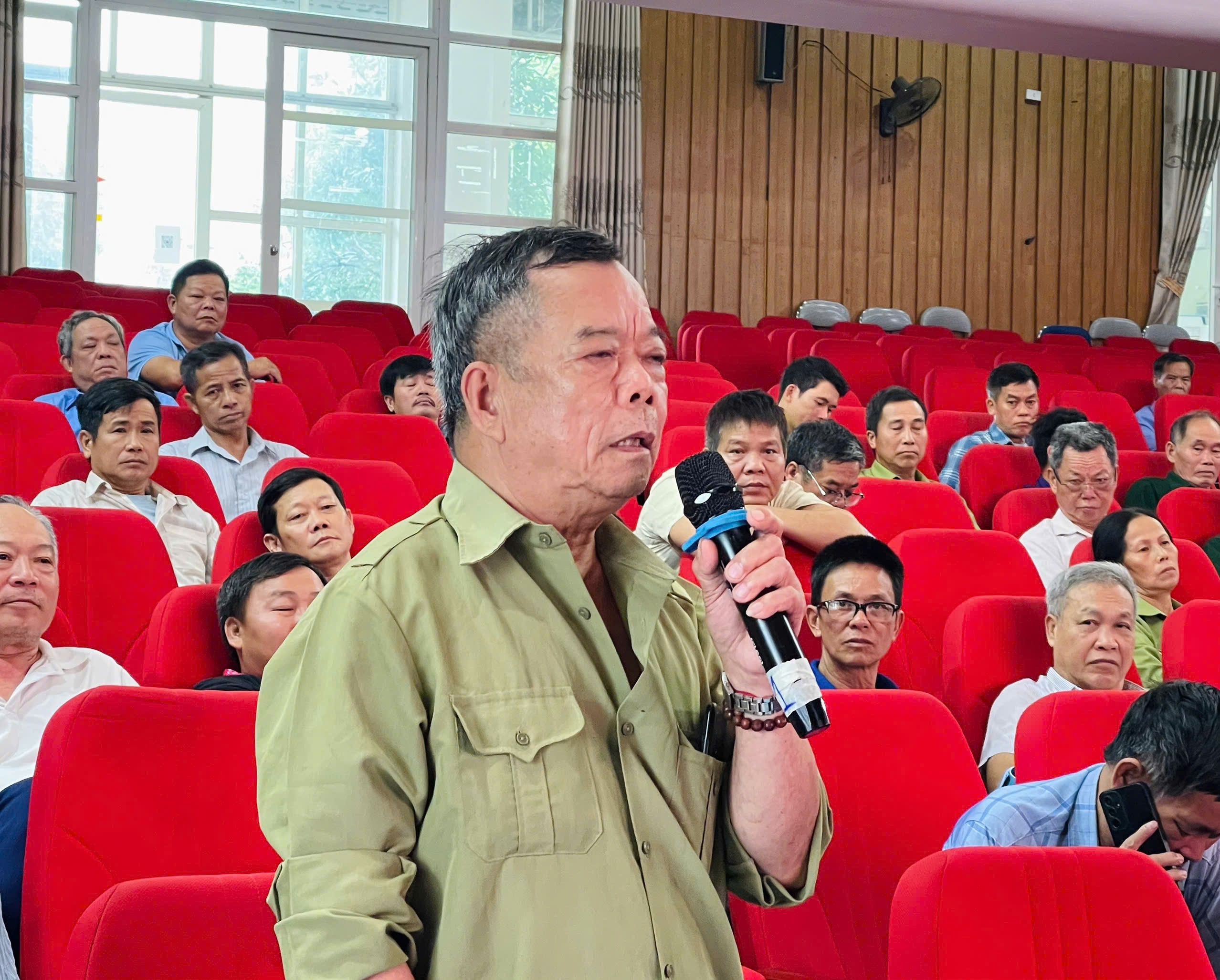 Đại biểu phát biểu ý kiến tại hội nghị. dai-bieu-neu-y-kien-thao-luan-tai-hoi-nghi.jpg