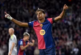 Yamal ăn mừng tuyệt phẩm vào lưới Benfica. Ảnh: UEFA