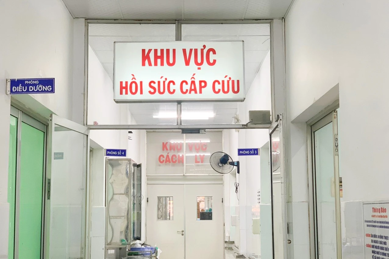 Sáu trường hợp khách du lịch tại Ninh Thuận nhập viện cấp cứu tại Bệnh viện Chợ Rẫy, nghi ngờ ngộ độc methanol do uống rượu trái cây. Ảnh minh hoạ
