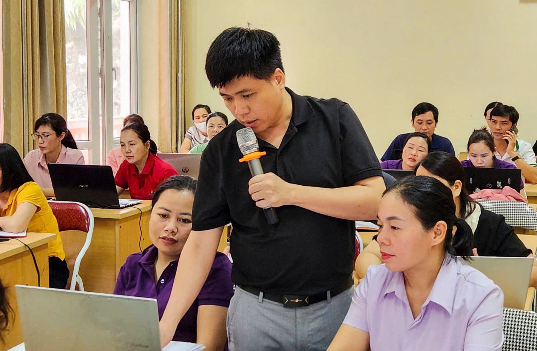 Hướng dẫn kỹ năng ứng dụng công nghệ thông tin, chuyển đổi số. huong-dan-ky-nang-ung-dung-cong-nghe-thong-tin-chuyen-doi-so.jpg