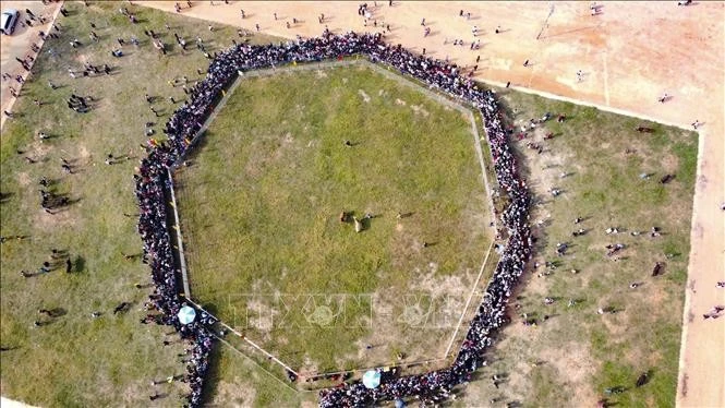 Toàn cảnh Hội thi đấu bò huyện Điện Biên Đông.