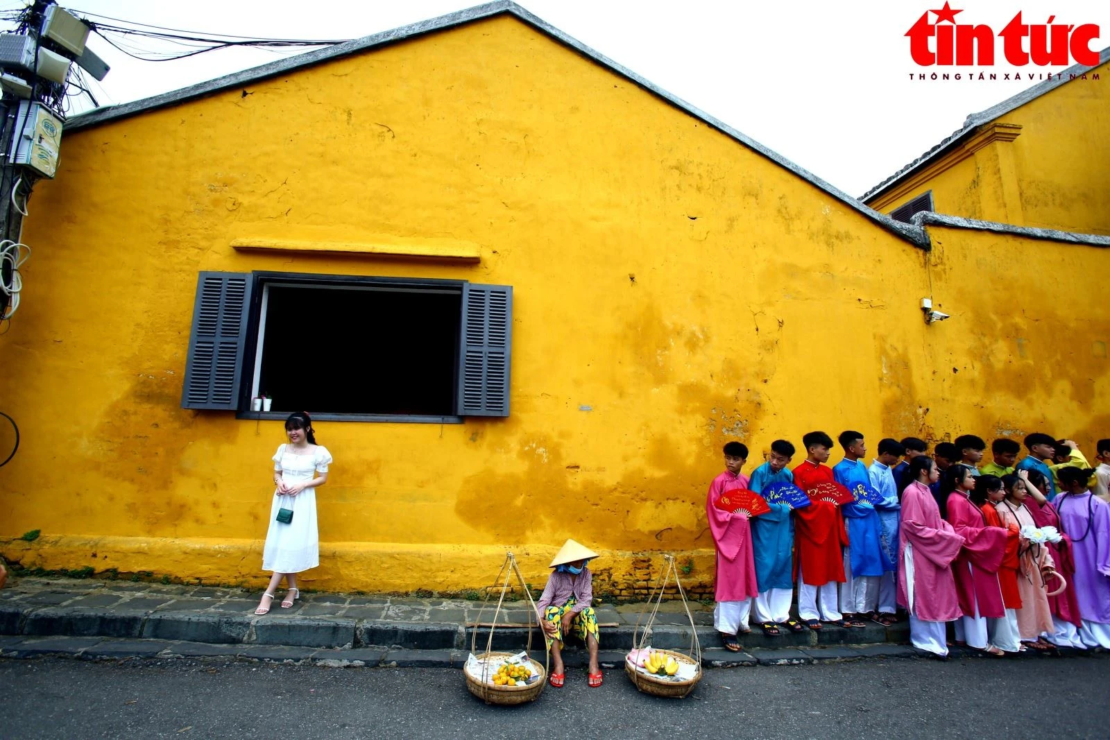 Hội An với những bức tường vàng hơn màu của nắng.