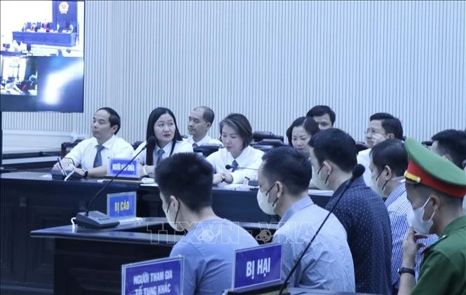 Các Luật sư bào chữa và các bị cáo tại phiên tòa. Ảnh: Đỗ Huyền/TTXVN