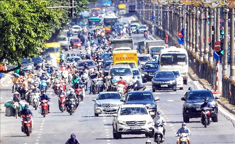 Bắc Bộ và Trung Bộ nắng nóng gay gắt, có nơi đặc biệt gay gắt. Bắc Bộ và Trung Bộ nắng nóng gay gắt, có nơi đặc biệt gay gắt.