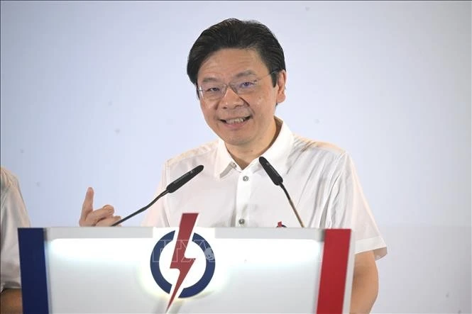 Thủ tướng Singapore Lawrence Wong phát biểu trước những người ủng hộ sau khi kết quả chính thức cuộc tổng tuyển cử được công bố ngày 4/5/2025. Ảnh: THX/TTXVN