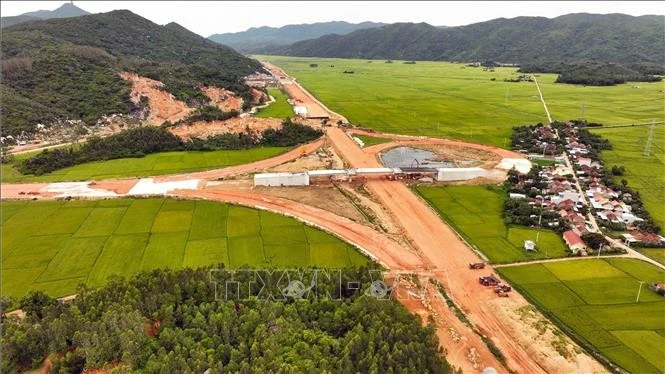 Điểm đầu của cao tốc Chí Thạnh - Vân Phong đoạn đi qua thị trấn Chí Thạnh, huyện Tuy An, tỉnh Phú Yên. Ảnh: Vũ Sinh/TTXVN