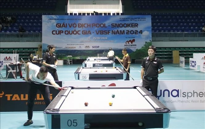 Các vận động viên thi đấu.