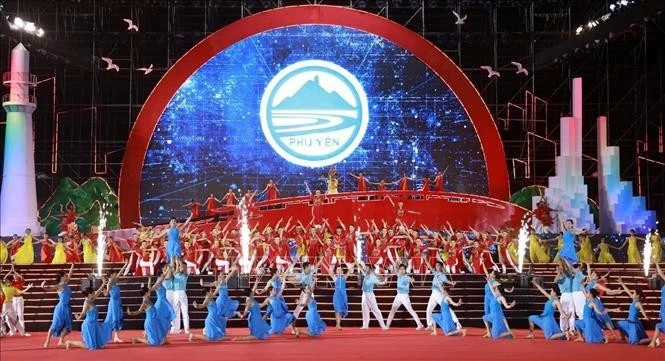 Chương trình nghệ thuật chào mừng 50 năm Ngày Giải phóng tỉnh Phú Yên. Ảnh: Xuân Triệu/TTXVN