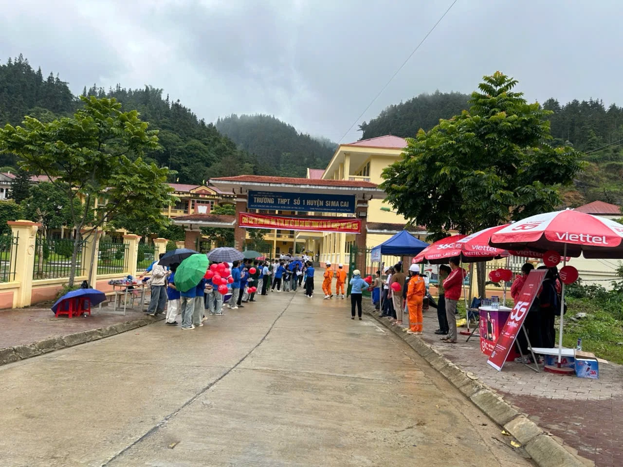 Các lực lượng tham gia tiếp sức mùa thi.