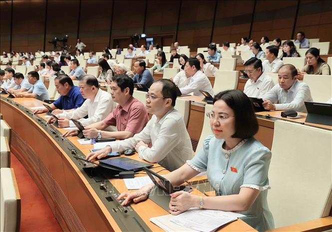 Các đại biểu bấm nút biểu quyết thông qua việc điều chỉnh Chương trình Kỳ họp thứ 9, Quốc hội khóa XV. Ảnh: An Đăng/TTXVN Các đại biểu bấm nút biểu quyết thông qua việc điều chỉnh Chương trình Kỳ họp thứ 9, Quốc hội khóa XV. Ảnh: An Đăng/TTXVN