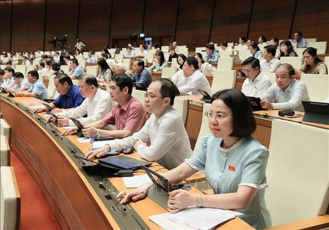 Các đại biểu bấm nút biểu quyết thông qua việc điều chỉnh Chương trình Kỳ họp thứ 9, Quốc hội khóa XV. Ảnh: An Đăng/TTXVN