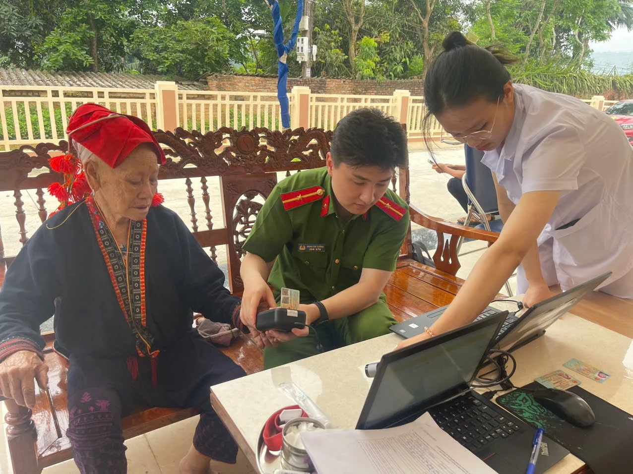 anh-2-thu-thap-thong-tin-va-du-lieu-tung-than-nhan-liet-si-tren-dia-ban-11.jpg