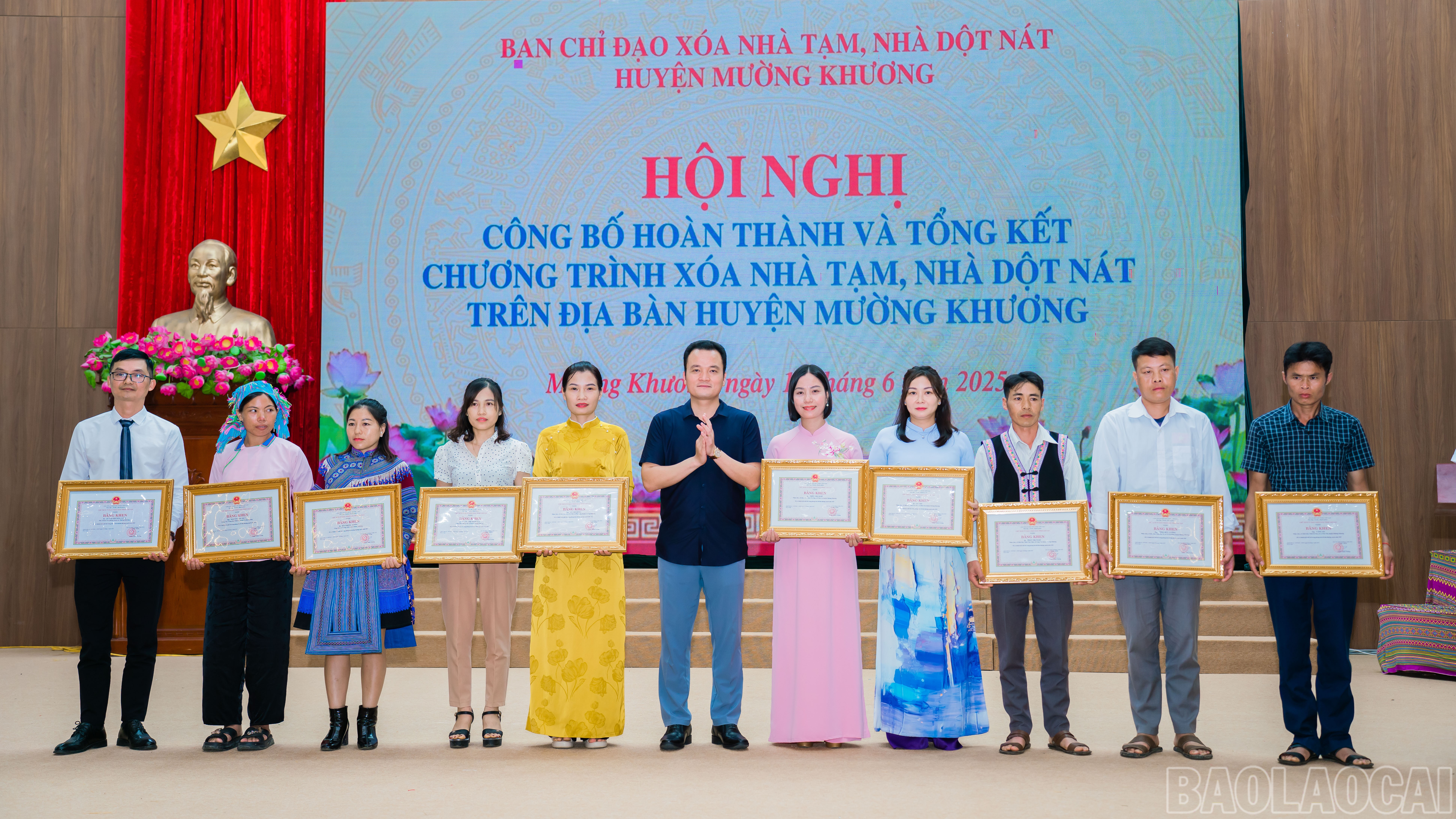 Các tập thể, cá nhân được nhận Bằng khen của Chủ tịch UBND tỉnh. baolaocai-br_dsc02765.jpg
