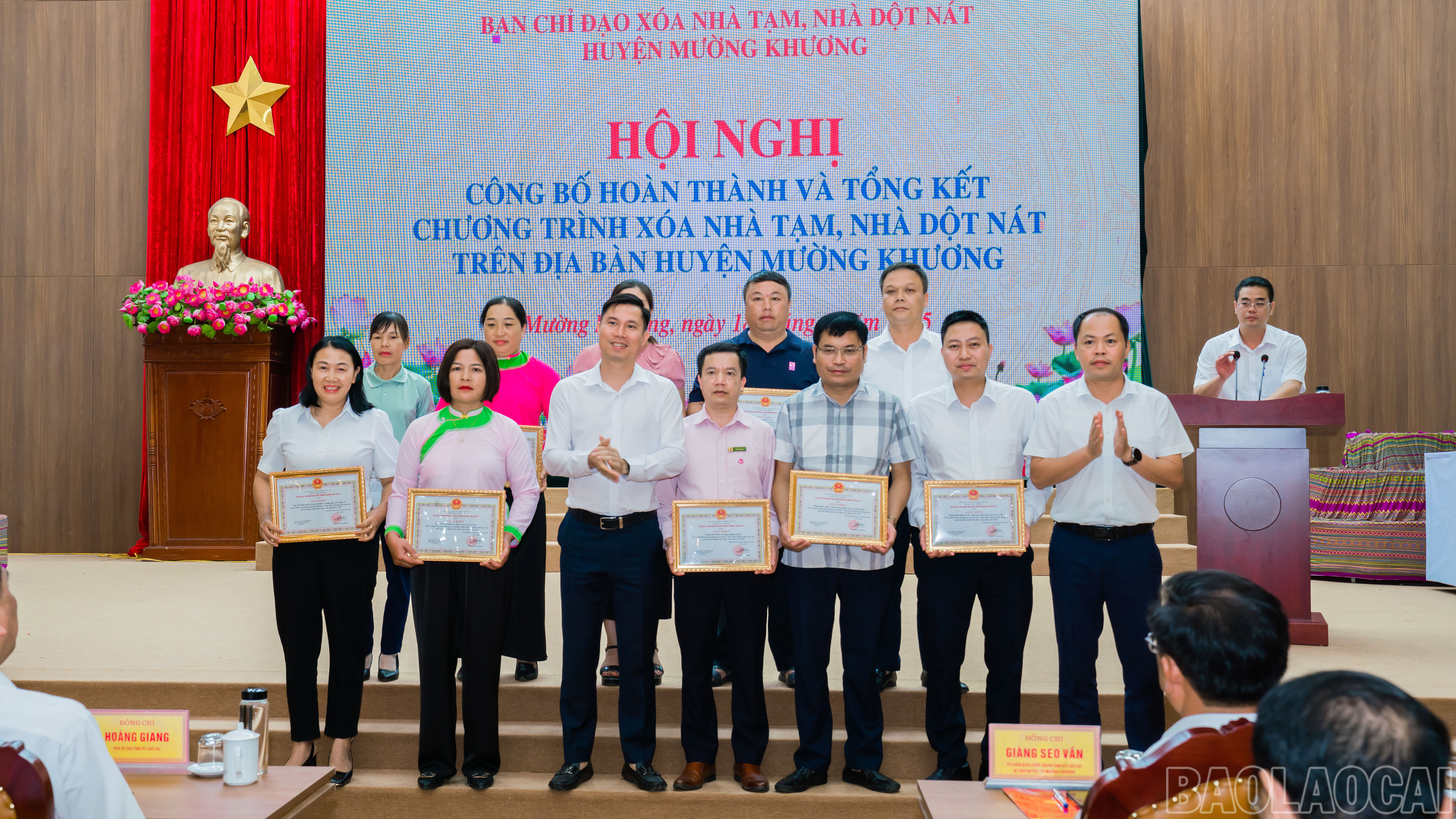 Khen thưởng cho các tập thể và cá nhân có thành tích xuất sắc trong thực hiện 3 chương trình mục tiêu quốc gia và xóa nhà tạm, nhà dột nát. baolaocai-br_dsc02821.jpg