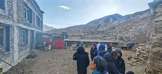Ngôi nhà bị hư hại sau trận động đất tại huyện Dingri, thành phố Xigaze, Khu tự trị Tây Tạng, Trung Quốc, ngày 7/1/2025. Ảnh: THX/TTXVN