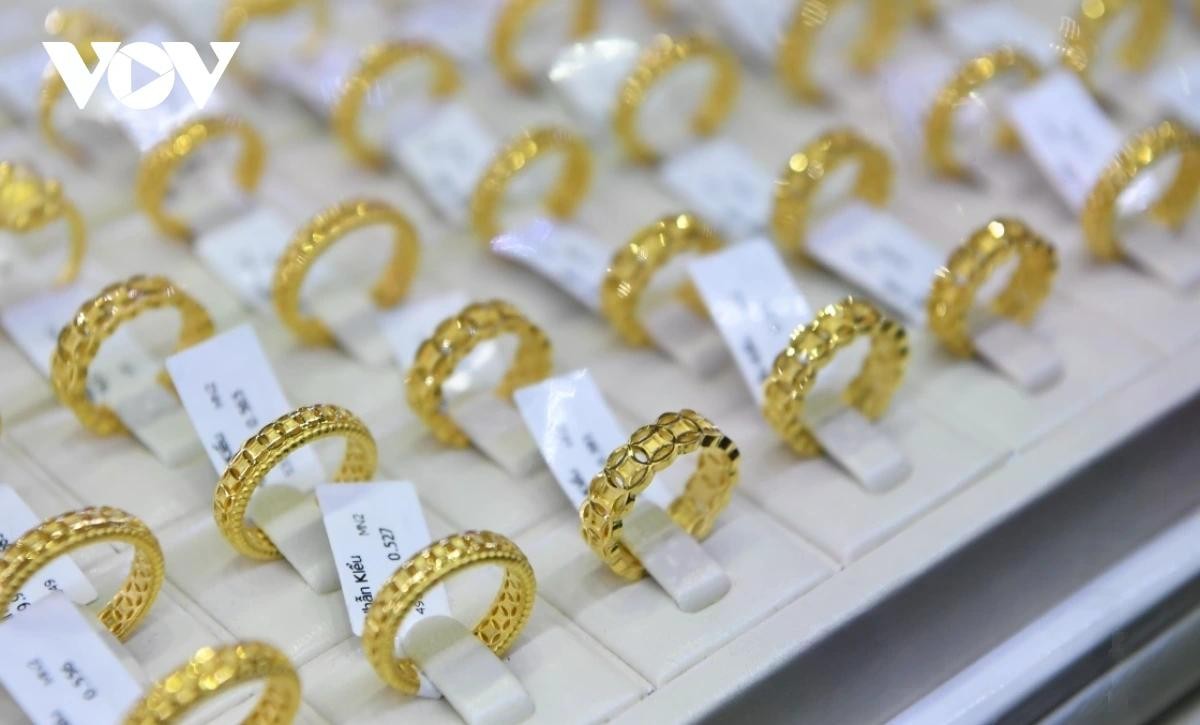 Vàng nhẫn phá mọi kỷ lục lên mức hơn 100 triệu đồng/lượng Vàng nhẫn phá mọi kỷ lục lên mức hơn 100 triệu đồng/lượng