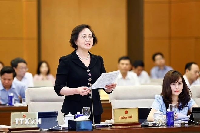 Bộ trưởng Bộ Nội vụ Phạm Thị Thanh Trà trình bày tóm tắt tờ trình chung. (Ảnh: Doãn Tấn/TTXVN)