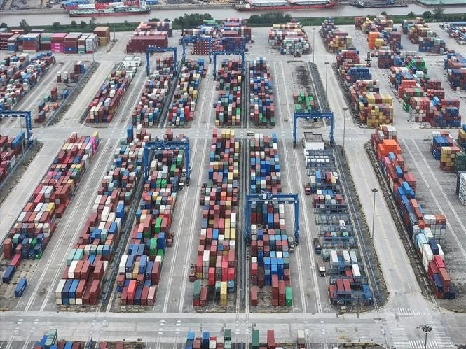 Quang cảnh cảng hàng hóa tại tỉnh Giang Tô, Trung Quốc. Ảnh: THX/TTXVN