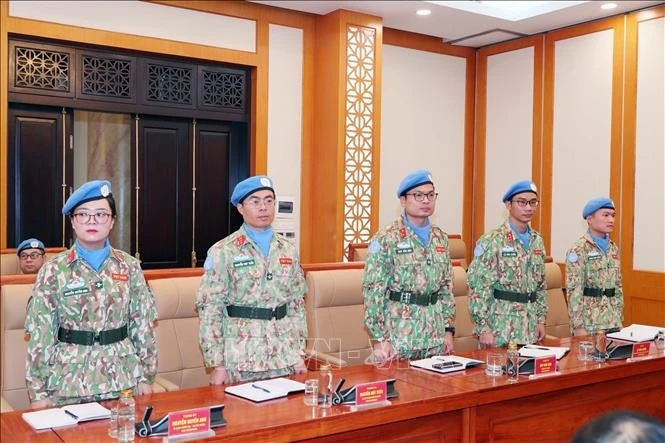 Các sĩ quan tại buổi lễ trao Quyết định. Ảnh: Trọng Đức/TTXVN