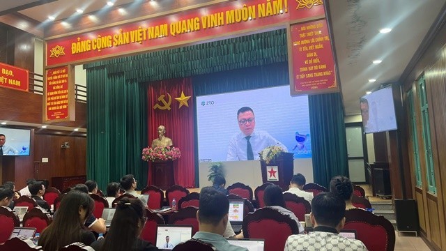 Nhà báo Lê Quốc Minh – Ủy viên Trung ương Đảng, Phó Trưởng Ban Tuyên giáo và Dân vận Trung ương, Tổng Biên tập Báo Nhân Dân, Chủ tịch Hội Nhà báo Việt Nam phát biểu khai giảng khóa học. Nhà báo Lê Quốc Minh – Ủy viên Trung ương Đảng, Phó Trưởng Ban Tuyên giáo và Dân vận Trung ương, Tổng Biên tập Báo Nhân Dân, Chủ tịch Hội Nhà báo Việt Nam phát biểu khai giảng khóa học.