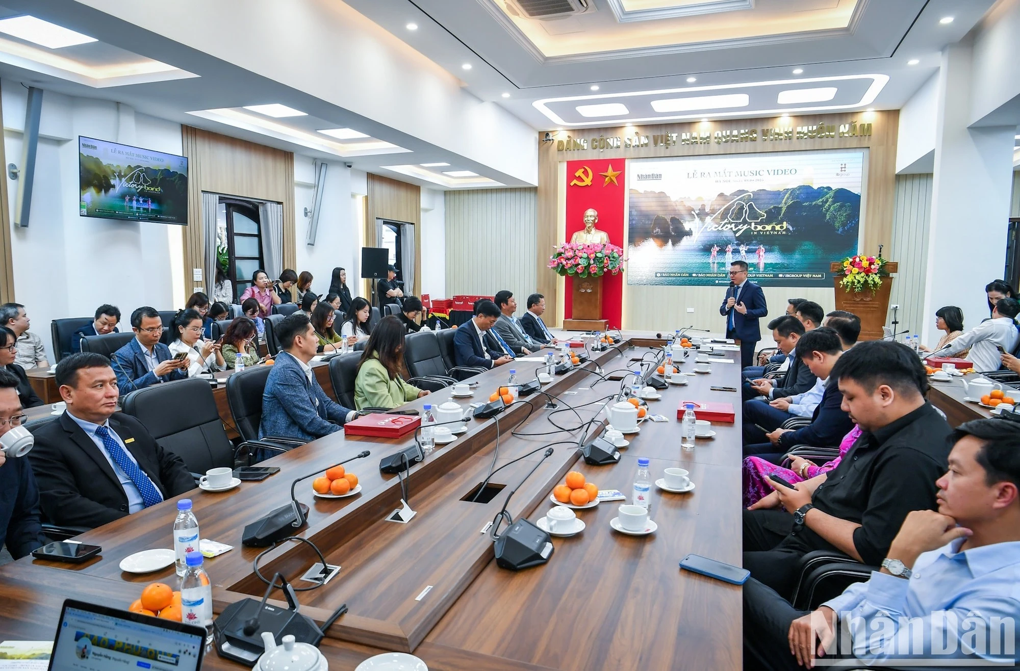 Toàn cảnh lễ ra mắt MV.