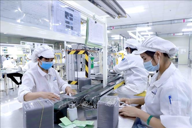 Sản xuất linh kiện điện tử tại Công ty Youngbag ViiNa khu Công nghiệp Bình Xuyên, Vĩnh Phúc. Ảnh minh họa: TTXVN Sản xuất linh kiện điện tử tại Công ty Youngbag ViiNa khu Công nghiệp Bình Xuyên, Vĩnh Phúc. Ảnh minh họa: TTXVN