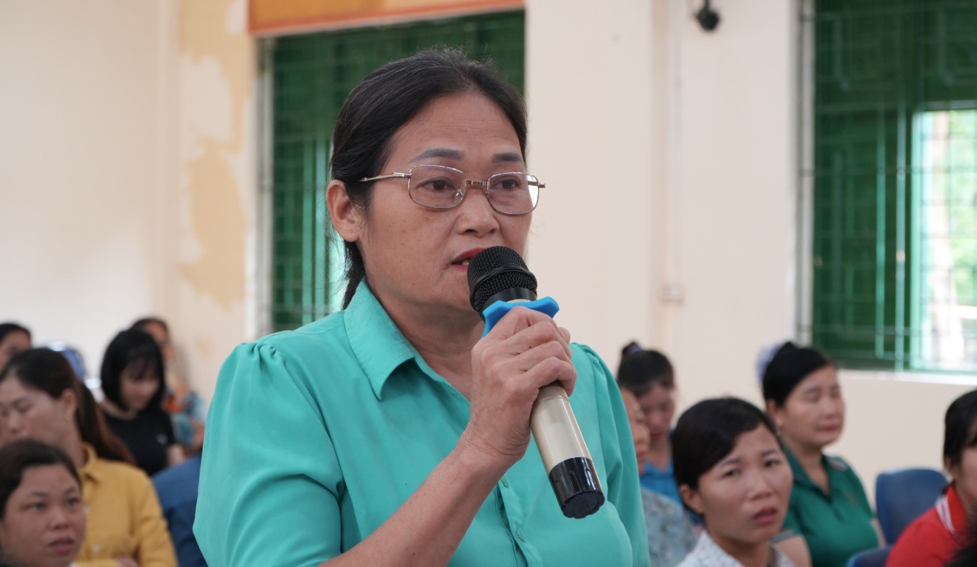 Các hội viên phụ nữ phát biểu kiến nghị. hoi-vien-phu-nu-neu-y-kien.jpg
