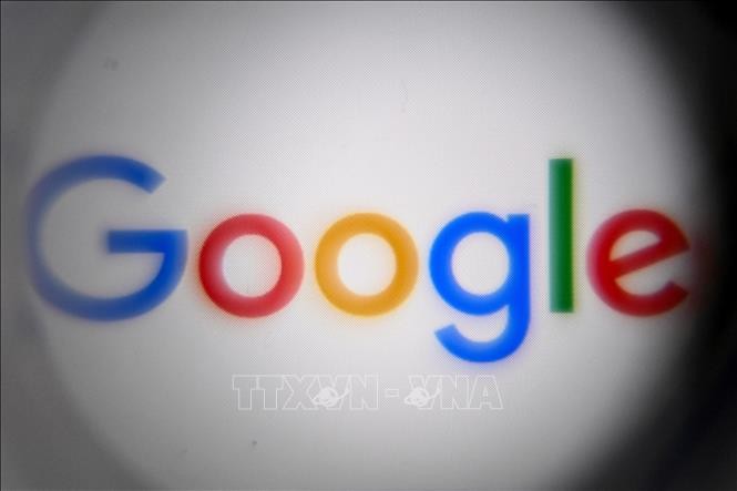 Biểu tượng Google trên màn hình điện thoại thông minh. Ảnh tư liệu: AFP/TTXVN Biểu tượng Google trên màn hình điện thoại thông minh. Ảnh tư liệu: AFP/TTXVN