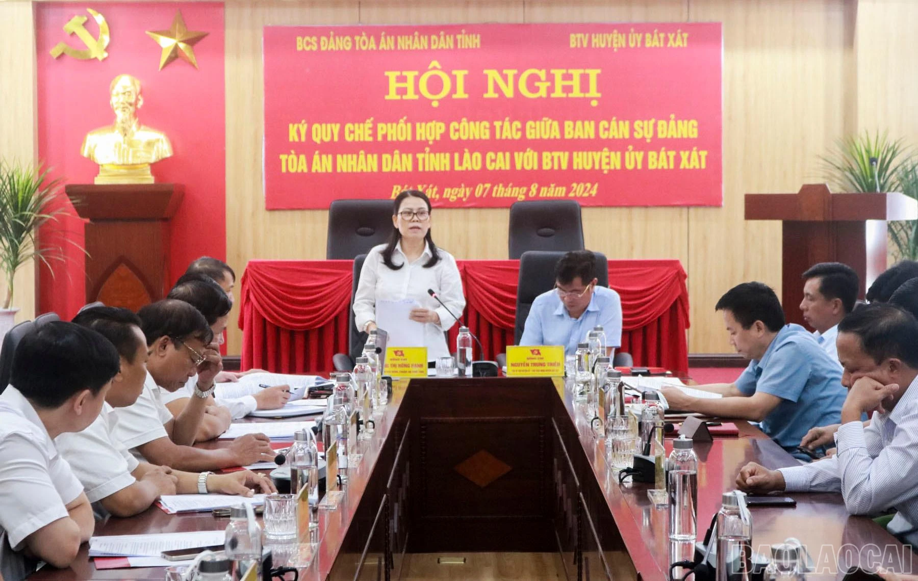 Bà Hoàng Thị Hồng Hạnh, Chánh án Tòa án Nhân dân tỉnh Lào Cai phát biểu ý kiến.jpg