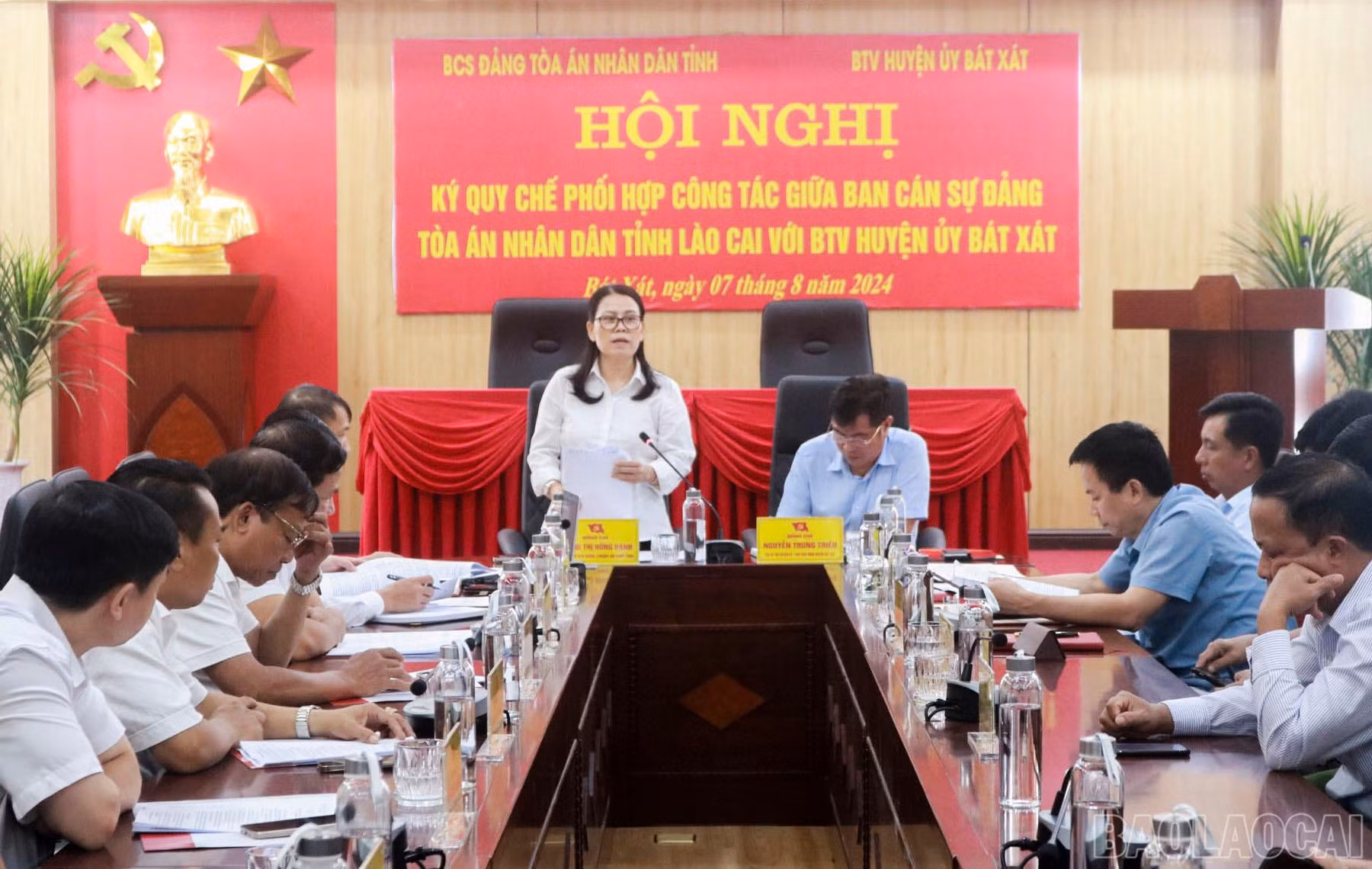 Bà Hoàng Thị Hồng Hạnh, Chánh án Tòa án Nhân dân tỉnh Lào Cai phát biểu ý kiến.jpg