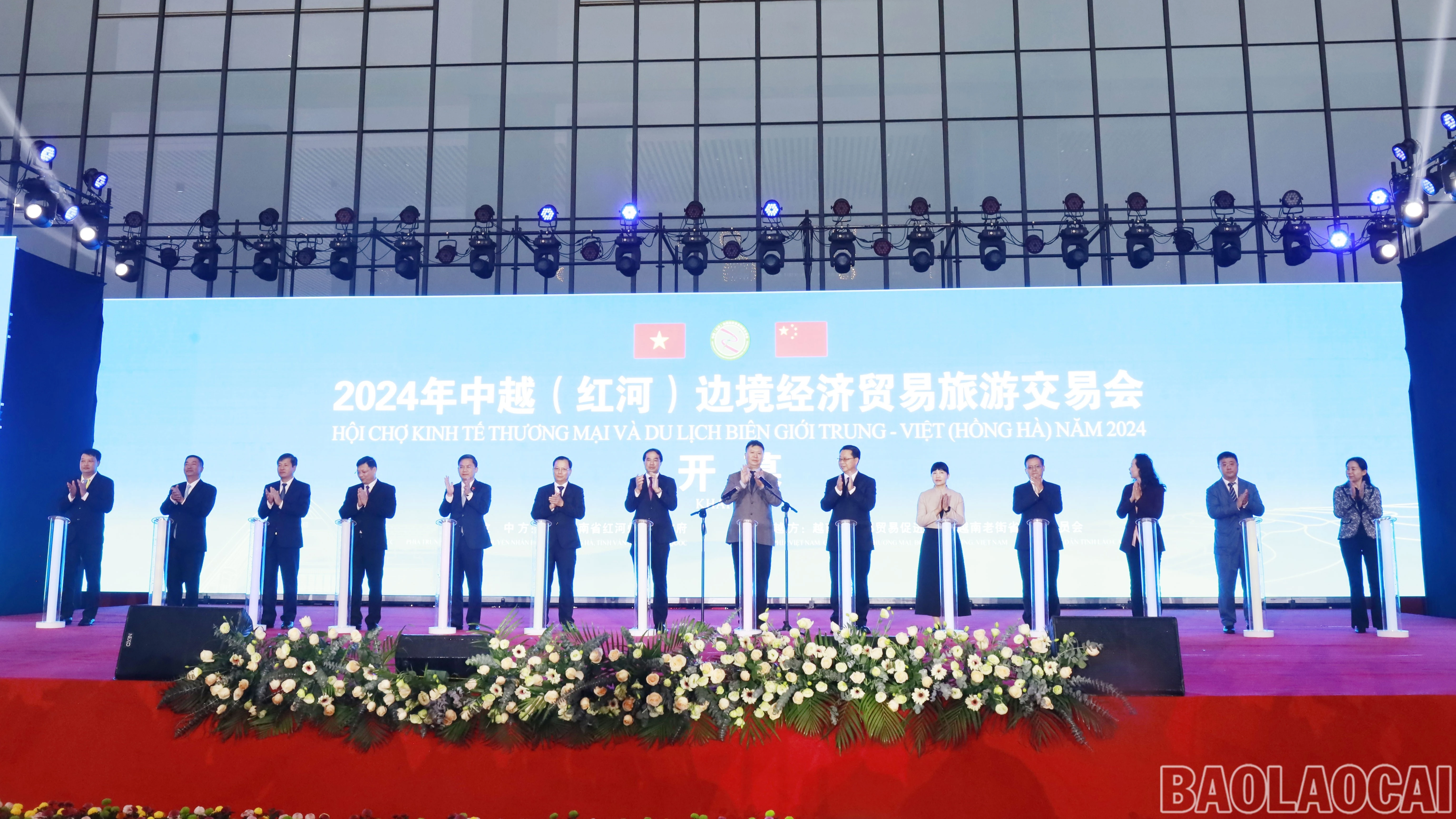 khai-mac-hoi-cho-kinh-te-thuong-mai-va-du-lich-bien-gioi-trung-viet-hong-ha-nam-2024.jpg