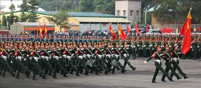 Khối lực lượng vũ trang hợp luyện diễu binh qua lễ đài. Ảnh: Sỹ Tuyên/TTXVN