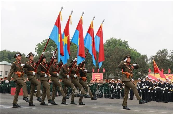 Khối lực lượng vũ trang hợp luyện diễu binh qua lễ đài. Ảnh: Sỹ Tuyên/TTXVN
