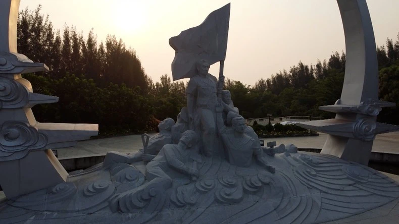 "Uống nước nhớ nguồn" là truyền thống quý báu của dân tộc ta.