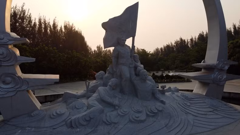 "Uống nước nhớ nguồn" là truyền thống quý báu của dân tộc ta.